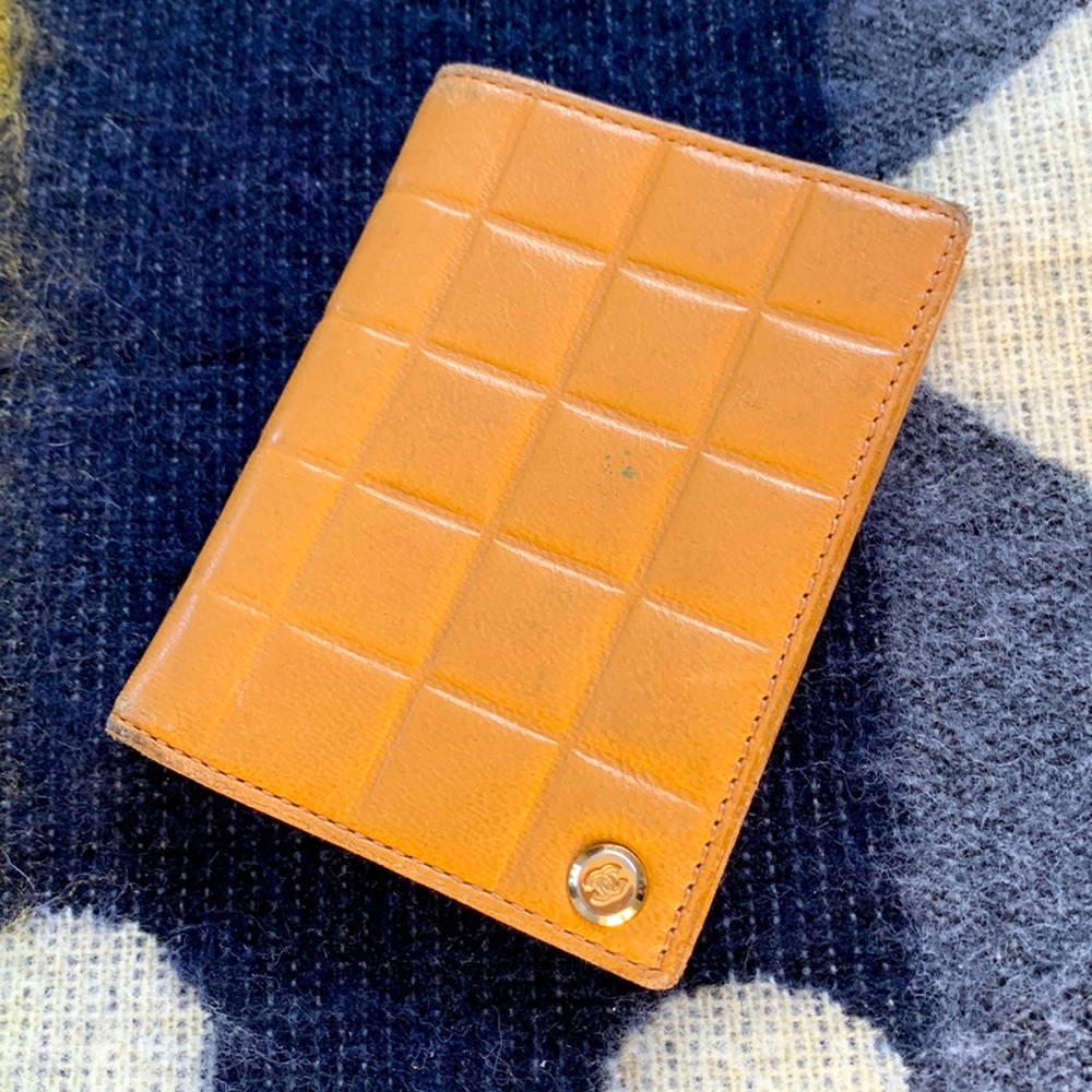 AUTHENTIC VINTAGE CHANEL tan leather card case